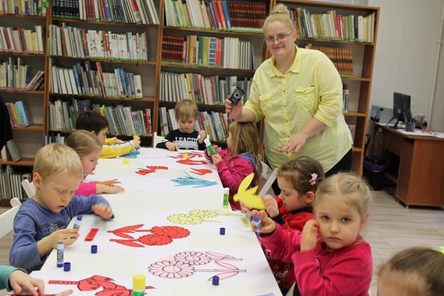 Wiosenne lekcje biblioteczne - Zwiastuny wiosny w Oddziale dla dzieci i młodzieży